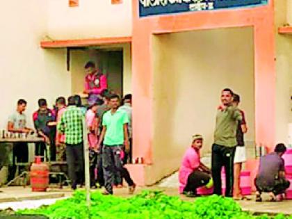 Complaint that CRPF jawans were moving before the medical report | वैद्यकीय अहवालापूर्वीच सीआरपीएफ जवान फिरत असल्याची तक्रार Complaint that CRPF jawans were moving before the medical report | वैद्यकीय अहवालापूर्वीच सीआरपीएफ जवान फिरत असल्याची तक्रार