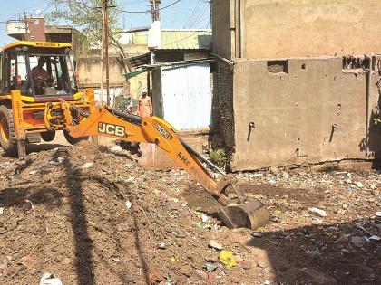 PreeMonsoon drain cleaning; This year comprises of more than one meter drains | मान्सूनपूर्व नाले सफाई; यंदा एक मीटरपेक्षा मोठ्या नाल्यांचा समावेश