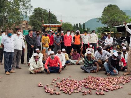 Rasta Rocco agitation of farmers in Dangsaudane | डांगसौदाणेत शेतकऱ्यांचे रास्ता रोको आंदोलन