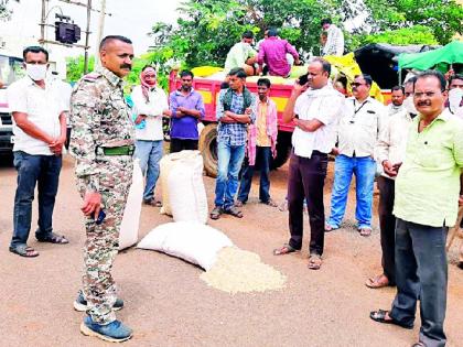 Farmers throw corn on the road | शेतकऱ्यांनी मका फेकला रस्त्यावर