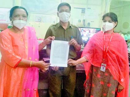 Corona vaccination is being started from 51 centers in the district | जिल्ह्यातील ५१ केंद्रांवरून सुरू आहे कोरोना लसीकरण Corona vaccination is being started from 51 centers in the district | जिल्ह्यातील ५१ केंद्रांवरून सुरू आहे कोरोना लसीकरण