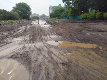 Mud on parallel road to Bharatnagar Gharkul Yojana road | समांतर मार्ग ते भारतनगर घरकुल योजना रस्त्यावर चिखल