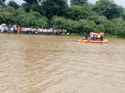 One person missing in the river Purna | पूर्णा नदीच्या पुरात एक जण वाहून गेला