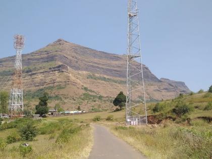 MP's adopted village in the range of mobiles | खासदारांचे दत्तक साल्हेर गाव मोबाईलच्या रेंजमध्ये