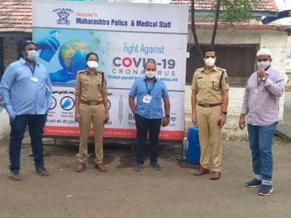  Automatic sanitizer device visit to protect police personnel | पोलीस कर्मचाऱ्यांच्या संरक्षणार्थ स्वयंचलित सॅनिटायझर यंत्र भेट