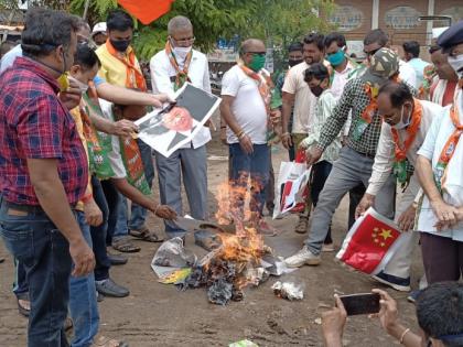 Holi of Chinese goods by Malegaon BJP; Proclamation of protest | मालेगावी भाजपतर्फे चिनी वस्तूंची होळी; निषेधाच्या घोषणा