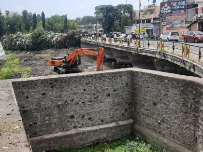 Hesitation of Nandgaon river basins | नांदगावी नदीपात्रांचा संकोच