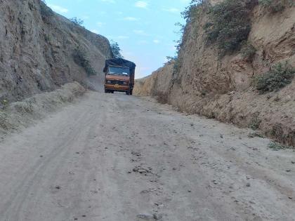 अतिदुर्गम भागात बारमाही रस्त्यांची गरज