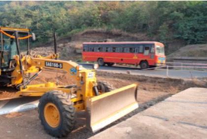 Speed up work on Dhule-Surat highway | धुळे-सूरत महामार्गाच्या कामाला गती Speed up work on Dhule-Surat highway | धुळे-सूरत महामार्गाच्या कामाला गती