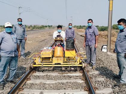 Buses and trains in the district are 'standby' | जिल्ह्यातील बसेस आणि रेल्वेस्थानकातील गाडय़ा ‘स्टँडबाय’