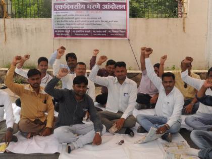 Group Resource Center Contracting Staff: Agitation by | गटसंसाधन केंद्राच्या कंत्राटी कर्मचा:यांचे आंदोलन Group Resource Center Contracting Staff: Agitation by | गटसंसाधन केंद्राच्या कंत्राटी कर्मचा:यांचे आंदोलन