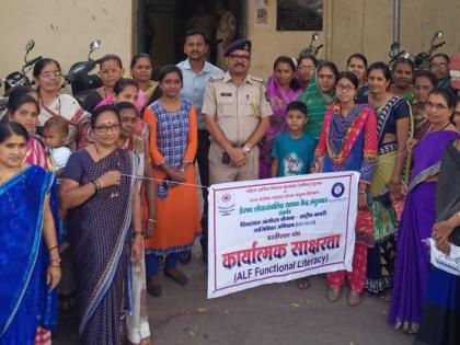 The women learned about the work of the police station | महिलांनी जाणून घेतले पोलीस ठाण्यातील काम The women learned about the work of the police station | महिलांनी जाणून घेतले पोलीस ठाण्यातील काम
