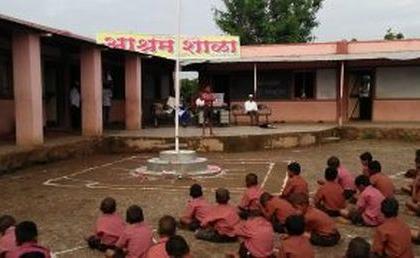 The burden on the ashram school staff in the name of village level committees | ग्रामस्तरीय समित्या नावालाच आश्रमशाळा कर्मचाऱ्यांवर भार