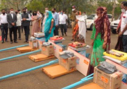 Attempts to 'uplift' the families of suicidal farmers | आत्महत्याग्रस्त शेतकऱ्यांच्या कुटूंबियांना ‘उभारी’ देण्याचा प्रयत्न Attempts to 'uplift' the families of suicidal farmers | आत्महत्याग्रस्त शेतकऱ्यांच्या कुटूंबियांना ‘उभारी’ देण्याचा प्रयत्न