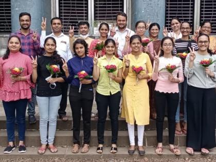 'Where to smile, where to cry' on the faces of students! | विद्यार्थ्यांच्या चेहऱ्यावर ‘कुठे हसू, कुठे रडू’!