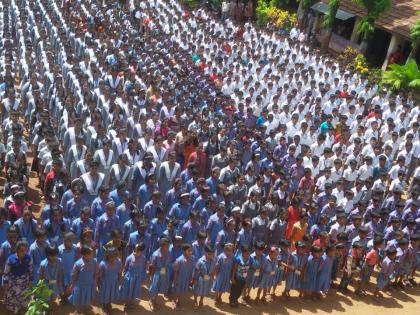  School twins again in schools in Sindhudurg district! | सिंधुदुर्ग जिल्ह्यात शाळांमध्ये पुन्हा मुलांचा किलबिलाट सुरू!