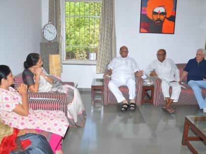 The consolation of Patil family through Sharad Pawar | शरद पवार यांच्याकडून पाटील कुटुंबीयांचे सांत्वन