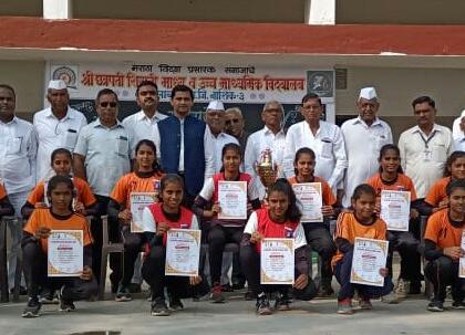 Shivaji school bet on state level handball tournament | राज्यस्तरीय हॅन्डबॉल स्पर्धेत शिवाजी विद्यालयाची बाजी