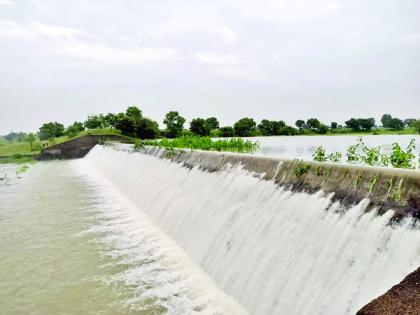 Incessant rains in Washim district; Rivers, streams ‘overflow’ | वाशिम जिल्ह्यात संततधार पाऊस; नदी, नाले ‘ओव्हर फ्लो’