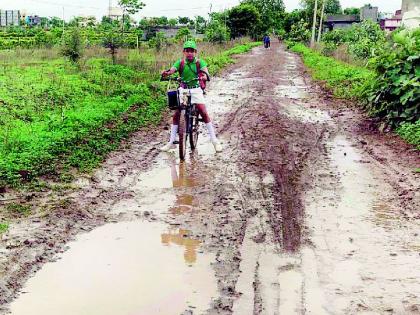 The school road lost in the Sevagram | सेवाग्रामात शाळेचा रस्ता हरविला चिखलात