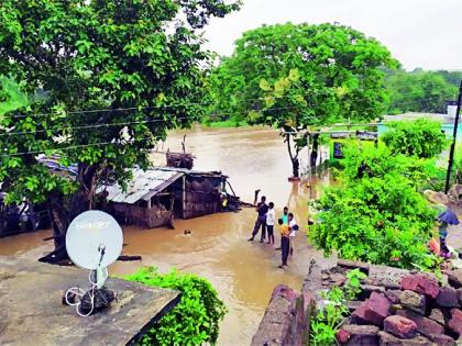 The 'he' pool offers an invitation to the accident | ‘तो’ पूल देतो अपघाताला निमंत्रण The 'he' pool offers an invitation to the accident | ‘तो’ पूल देतो अपघाताला निमंत्रण