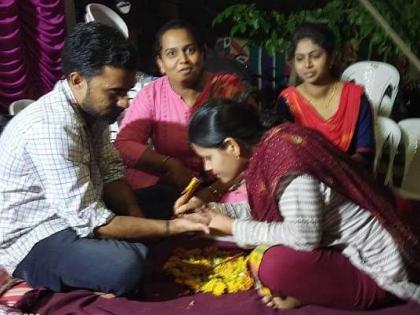 Awesome wedding; Tying the knots in the fasting pendal | अजब लग्नाची गजब कथा; उपोषण मंडपात होणार दोनाचे चार हात