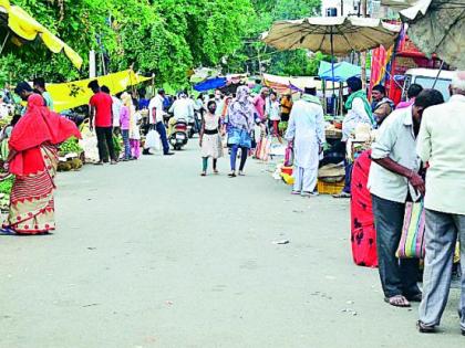 Weekly Market Susat; No masks, no social distance! | आठवडी बाजार सुसाट; ना मास्क ना सोशल डिस्टन्सिंग!