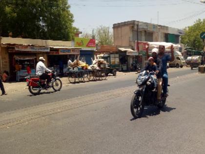 Mercury at 41 degrees; The possibility of heat waves | पारा ४१ अंशावर; उष्णतेच्या लाटेची शक्यता Mercury at 41 degrees; The possibility of heat waves | पारा ४१ अंशावर; उष्णतेच्या लाटेची शक्यता