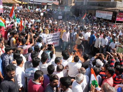 On the Sawantwadi road to protest against the attack, the unprecedented response to the march: Sawantwadi closed successfully | हल्ल्याच्या निषेधार्थ सावंतवाडी रस्त्यावर, मोर्चाला अभूतपूर्व प्रतिसाद : सावंतवाडी बंद यशस्वी