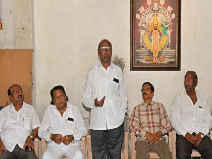 Will surround the guardian minister at any moment for Kolhapur boundary extension Announced in the All-Party Action Committee meeting | कोल्हापूर हद्दवाढीसाठी पालकमंत्र्यांना कोणत्याही क्षणी घेराव घालणार, सर्वपक्षीय कृती समितीच्या बैठकीत जाहीर Will surround the guardian minister at any moment for Kolhapur boundary extension Announced in the All-Party Action Committee meeting | कोल्हापूर हद्दवाढीसाठी पालकमंत्र्यांना कोणत्याही क्षणी घेराव घालणार, सर्वपक्षीय कृती समितीच्या बैठकीत जाहीर