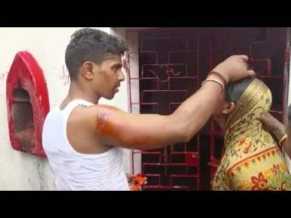 Husband took wife to temple got her married to her lover video viral in Navada | दोन मुलांच्या आईचं 3 मुलांच्या वडिलांसोबत होतं अफेअर, पतीने मंदिरात लावलं लग्न