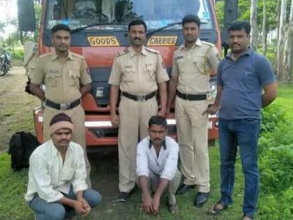 50 lakhs of neknur seized in Gudkha of Beed district | बीड जिल्ह्यातील नेकनूरला ५० लाखांचा गुटखा पकडला