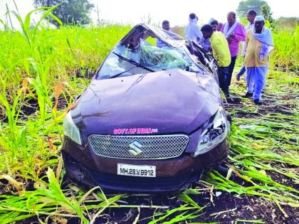 A 55-year-old woman was killed when her car overturned near Asola Fata | असोला फाट्यानजीक कार उलटून ५५ वर्षीय महिला ठार