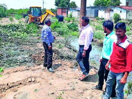 Mankad's start of monsoon cleanliness of Nallah | मनपाकडून नाल्यांच्या मान्सूनपूर्व सफाईला सुरूवात