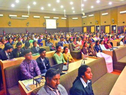 Hundreds of accountants attend the national convention in Akola | अकोल्यातील राष्ट्रीय अधिवेशनात शेकडो लेखापाल विद्यार्थ्यांची हजेरी