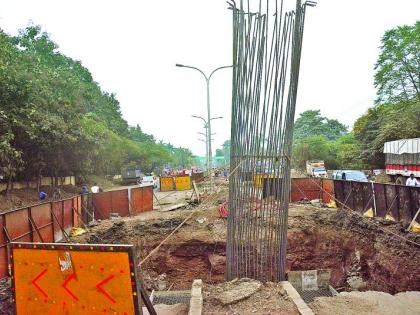 The overbridge is getting narrow | जुन्या बायपासवरील उड्डाणपूल होतोय अरुंद