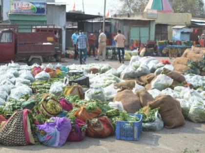 Five lakh vegetable seized in Bhusawal | भुसावळ येथे पाच लाखांचा भाजीपाला जप्त