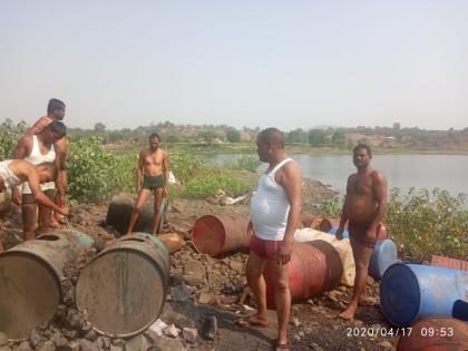 The handcuffs belonging to the Darna dam were destroyed by the police with the help of villagers | दारणा धरणाशी असलेल्या हातभट्ट्या ग्रामस्थांच्या मदतीने पोलिसांकडून उध्वस्त