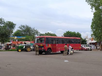 Bus service resumed after the temple was vacated | देवळा कोरोनामुक्त झाल्याने बससेवा सुरू