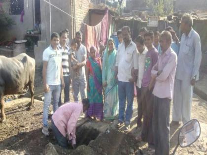  At the beginning of the construction work of laying of new pipelines | धानोºयात अखेर नवीन पाइपलाईन टाकण्याच्या कामास सुरूवात