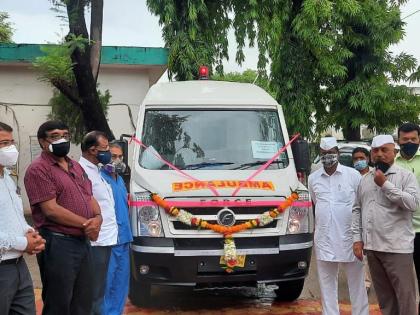 Dedication of ambulance at Dindori | दिंडोरीत रुग्णवाहिकेचे लोकार्पण