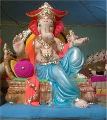 This year, the demand for large idols of Bappa decreased | यंदा बाप्पांच्या मोठ्या मूर्तिंची मागणी घटली