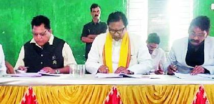 MLAs review sports facilities in Alapalli | आलापल्लीत क्रीडा सुविधांचा आमदारांनी घेतला आढावा