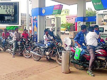 Petrol cars in the district crossed the ninety nine | जिल्ह्यात पेट्रोलने केली नव्वदी पार