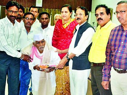 शेतकºयाला स्वावलंबी करण्यासाठी प्रयत्नशील