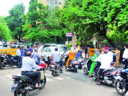 Armed with helmet, 54 lakh fine! | हेल्मेटपोटी भरला ५४ लाखांचा दंड !