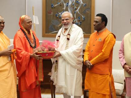 Invitation to Prime Minister for Srishail Jagadguru's enthronement ceremony in January | जानेवारीमधील श्रीशैल जगद्गुरूंच्या पीठारोहण सोहळ्याचे पंतप्रधानांना आमंत्रण