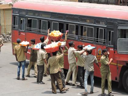 Selling from unauthorized hawkers of bad quality food in Satara bus stand | सातारा बसस्थानकात निकृष्ट दर्जाच्या खाद्यपदार्थांची अनधिकृत फेरीवाल्याकडून विक्री