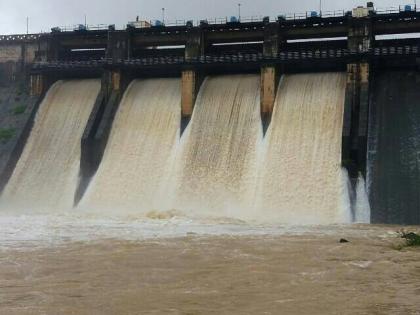 Increase in dam water | धरणांच्या पाणीसाठ्यात वाढ