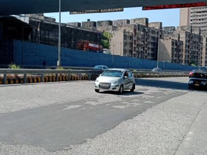 East Freeway : Poor condition of cement concrete road | पूर्व मुक्त मार्ग : सिमेंट काँक्रिट रस्त्याची दुरावस्था